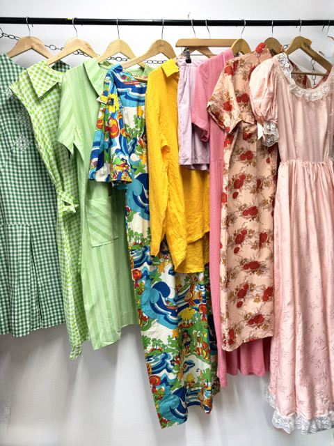 Happy Dais Vintage